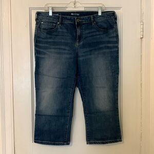Ricki’s Medium Wash Denim Capris Size 32